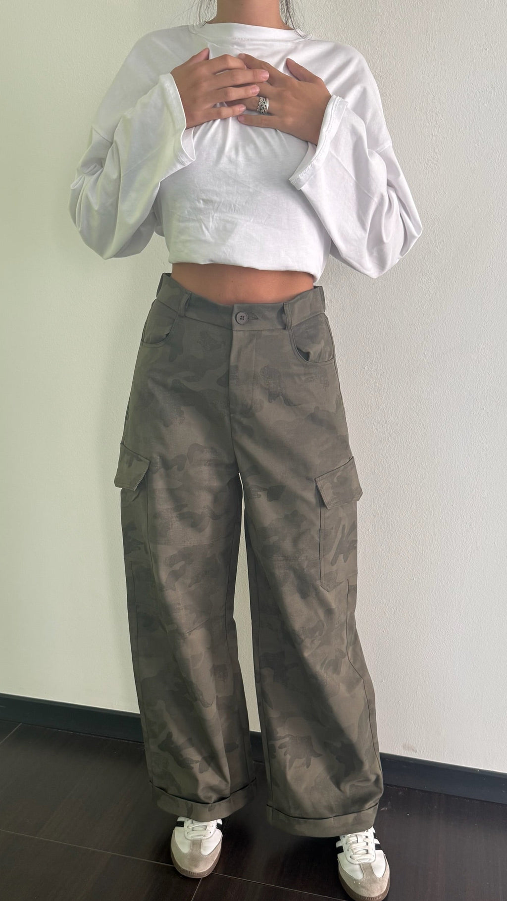 Pantalone Military Drop indossato visto da dietro