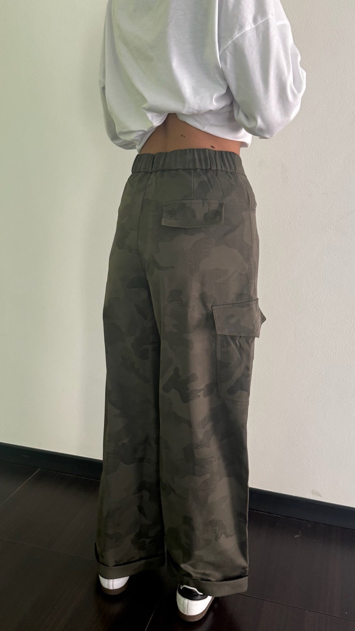 Pantalone Military Drop indossato visto davanti