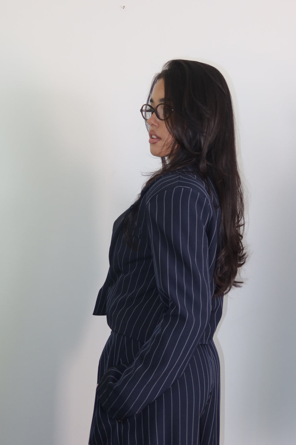 Completo Navy da donna con giacca e pantalone, vista laterale