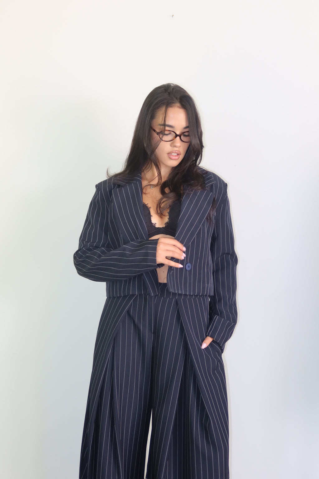 Completo Navy gessato da donna, vista frontale