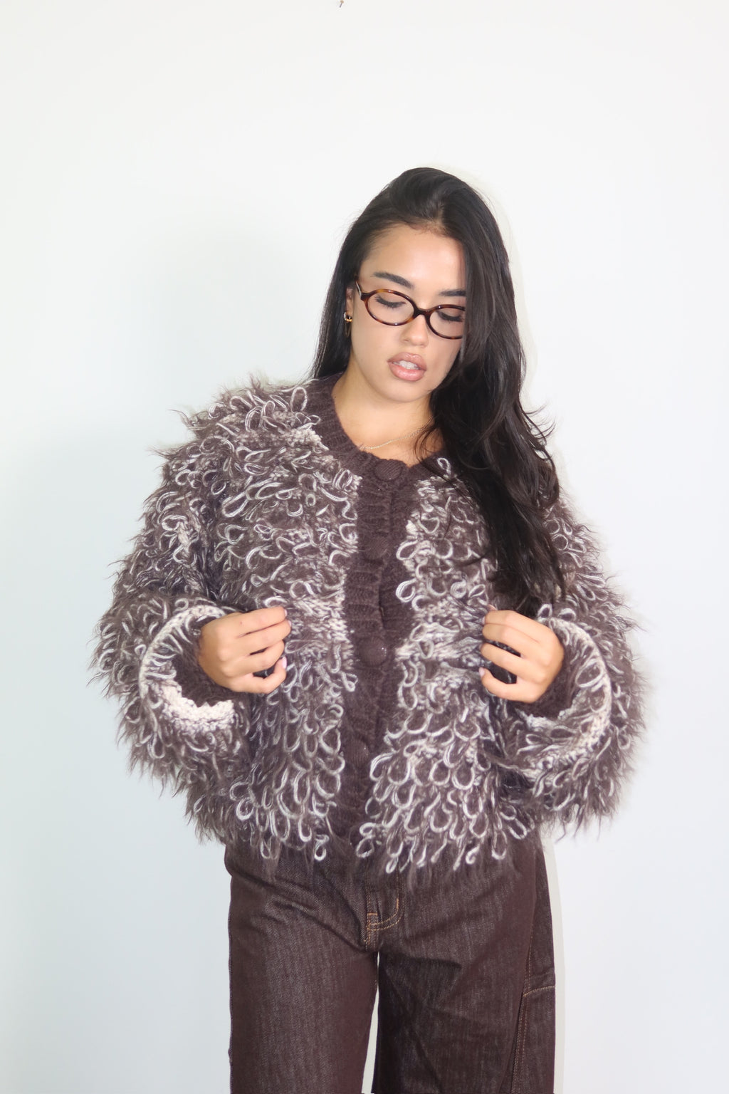 Maglione Button marrone da donna, look completo