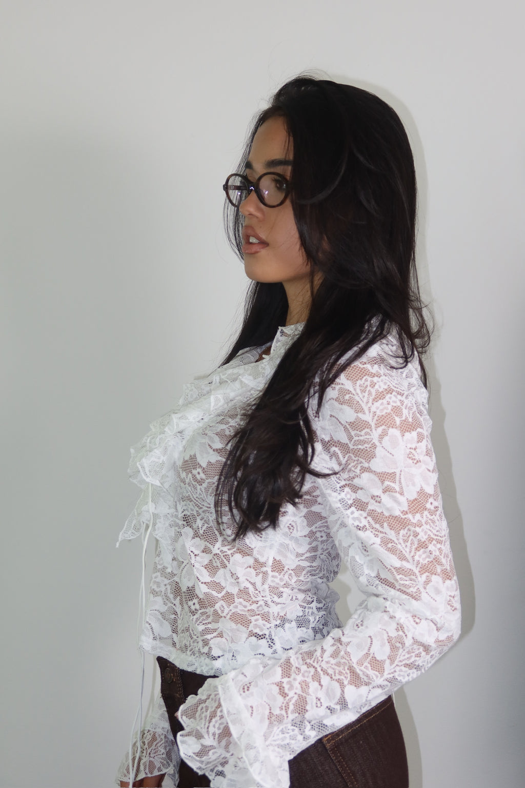 Femme Top bianco da donna in pizzo, vista laterale