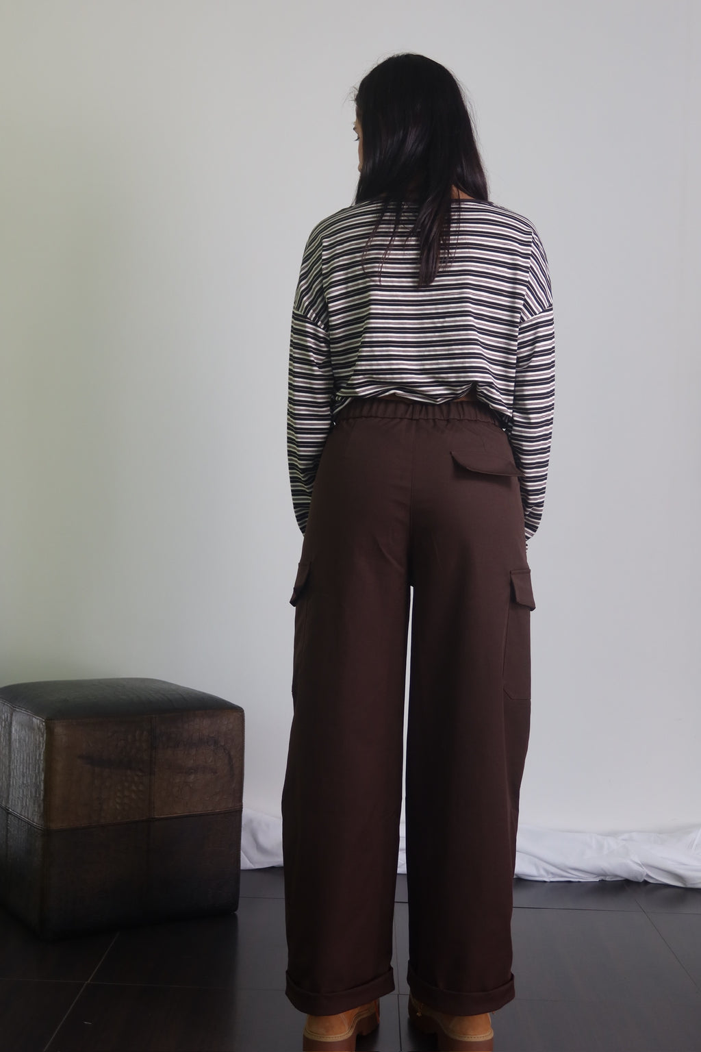Pantalone Brown Fall marrone visto da dietro