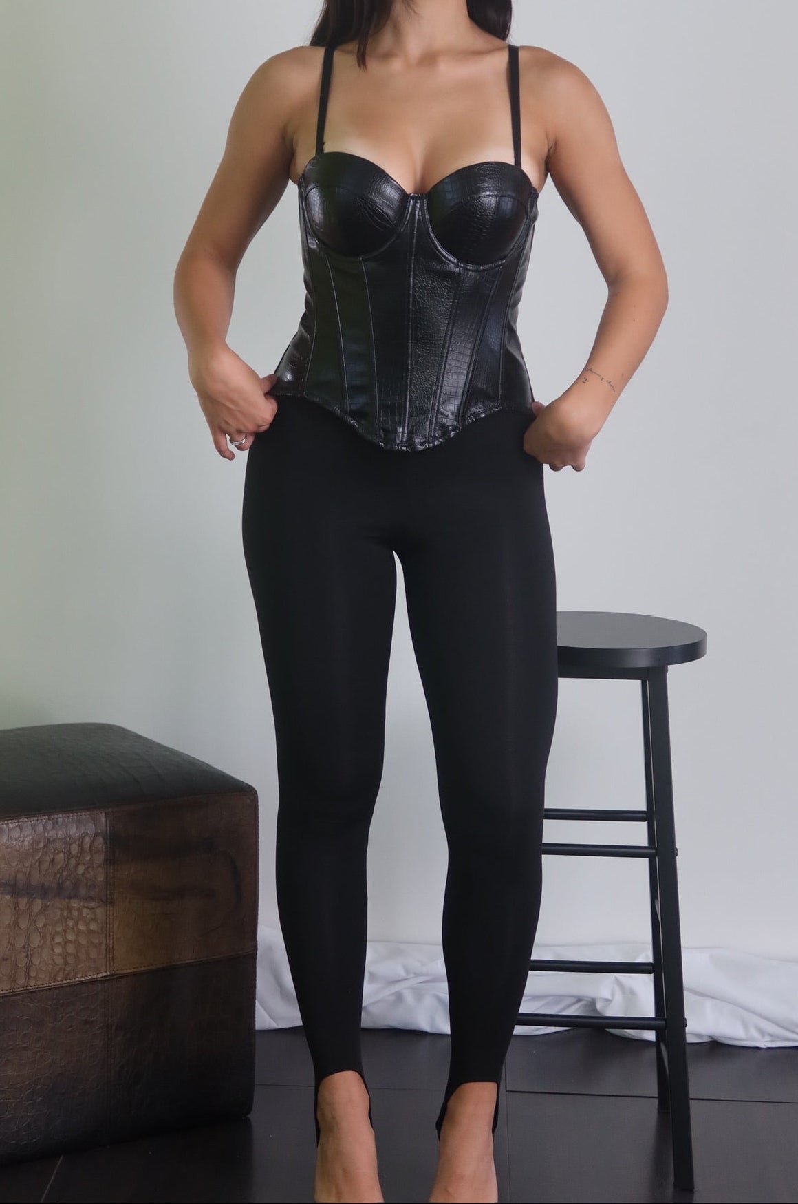 Leggings Black Strap neri con fascetta sotto il piede, vista laterale