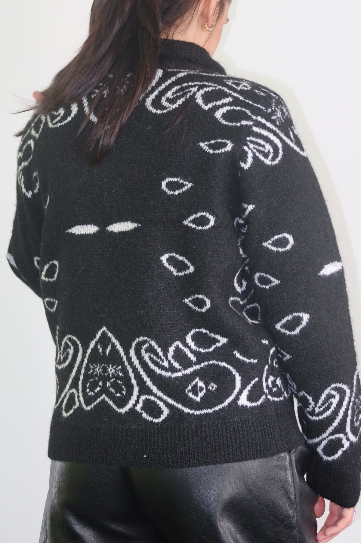 Maglione Nordic nero visto davanti