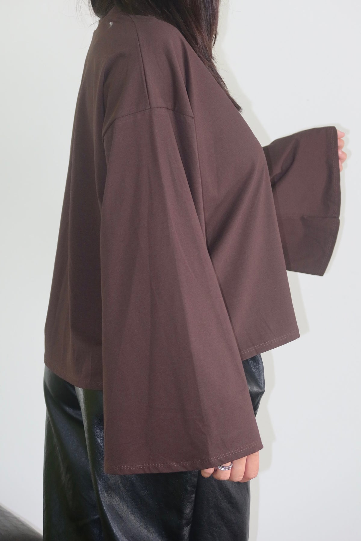 Maglia Boxi marrone vista di lato