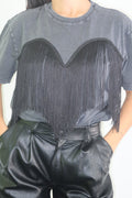 Dettaglio dell'applicazione a cuore con frange della Maglia Fringe