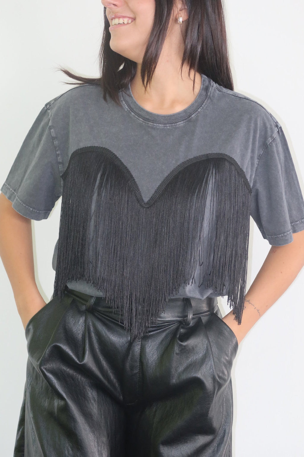 Maglia Fringe grigia vista da dietro